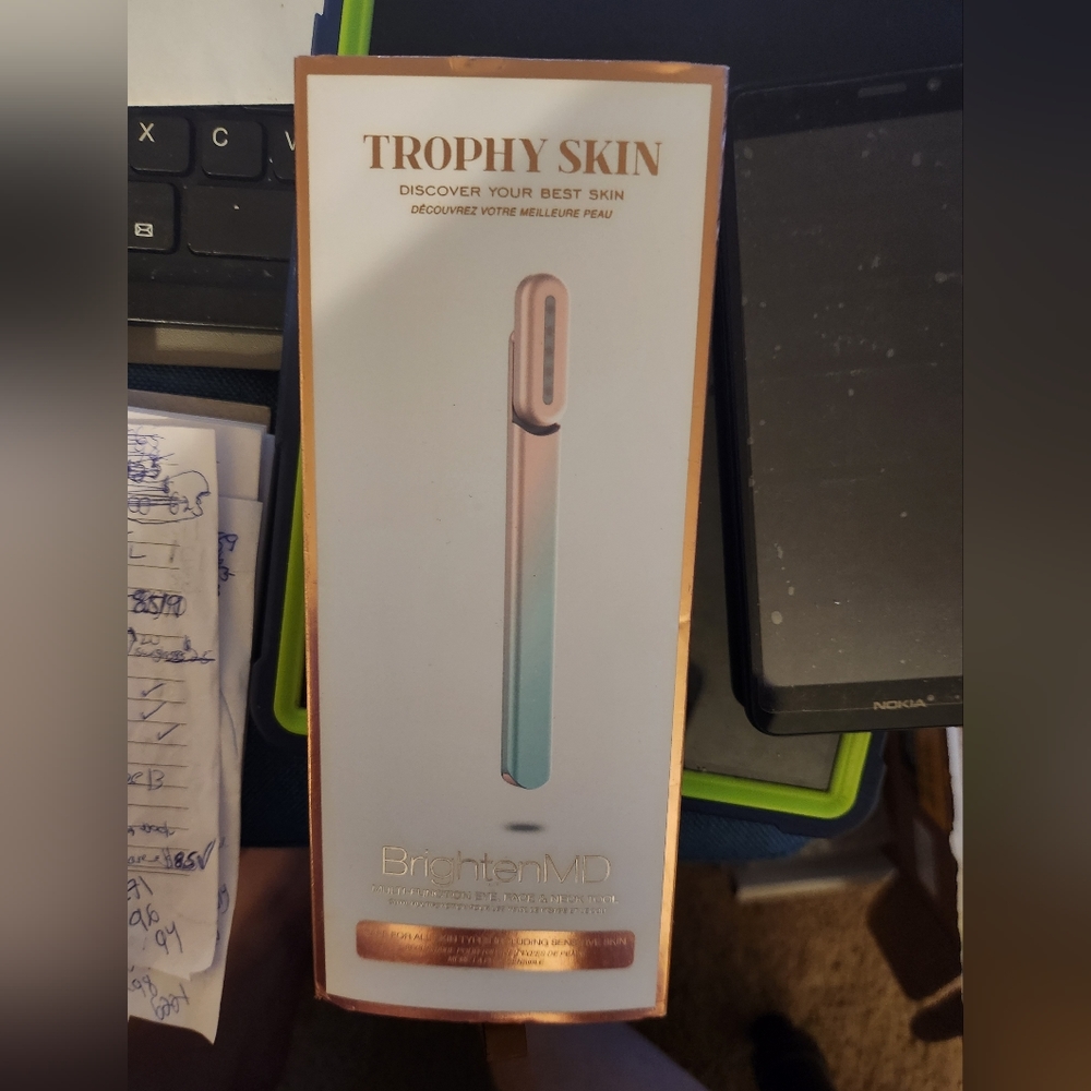 TROPHY SKIN BRIGHTEN MD 4IN1 MICROCURRENT FACIAL DEVICE MUTLTI FUNCTION BRANDNEW